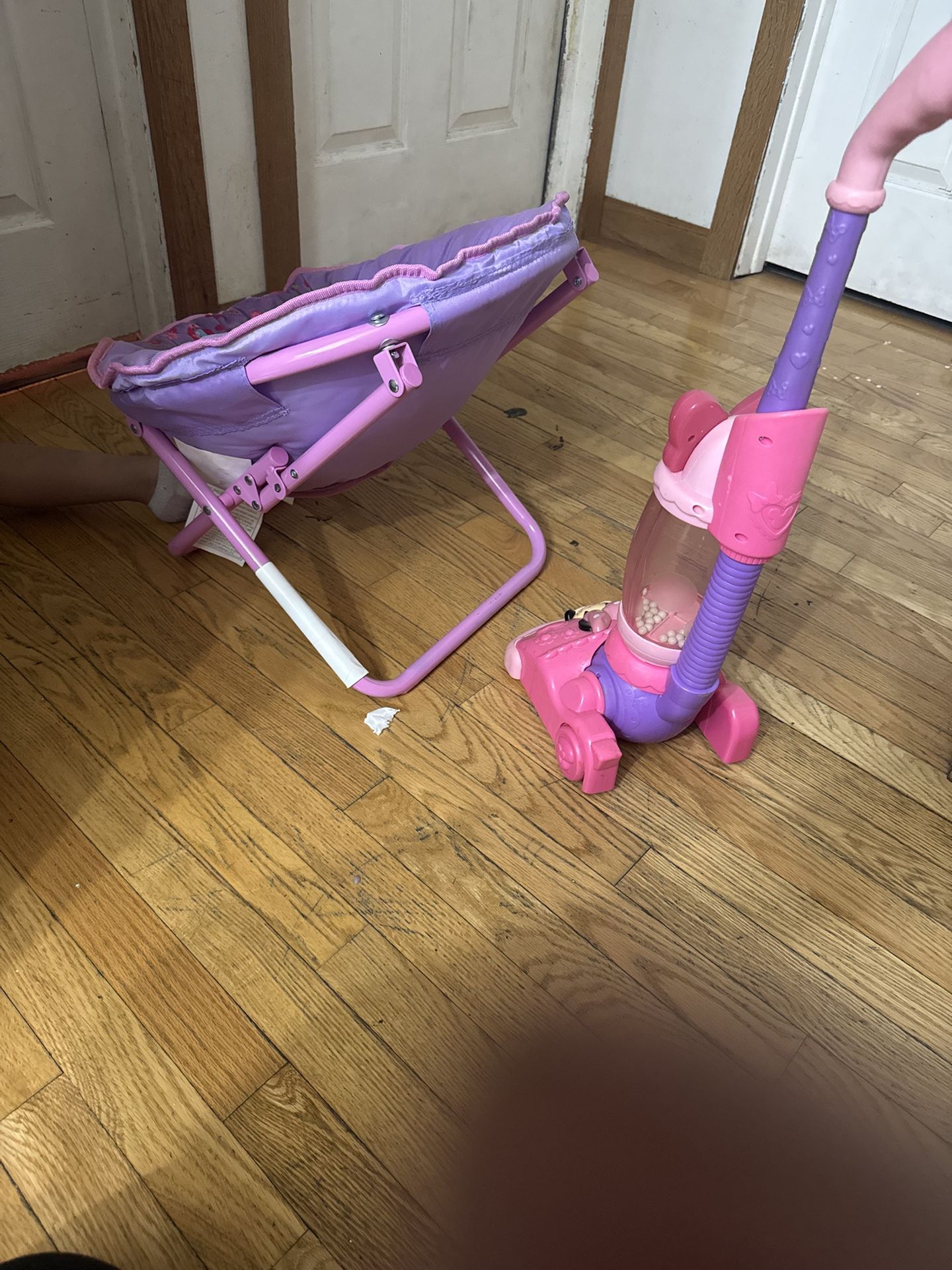 Kids Chair And Vacuum