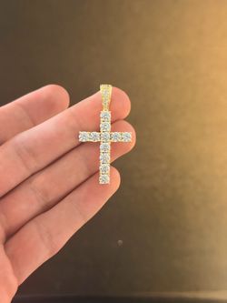 GLD gold pendent cross with silver studs