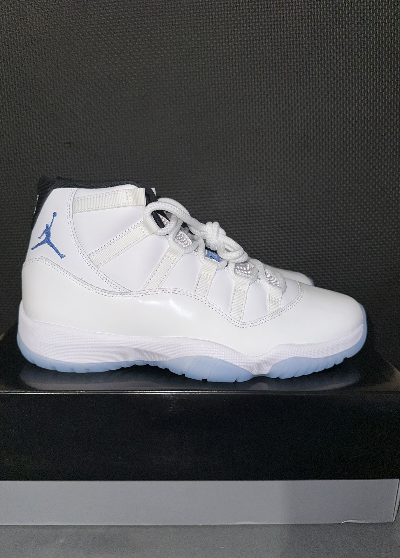 Jordan 11 Legend Blue 2024