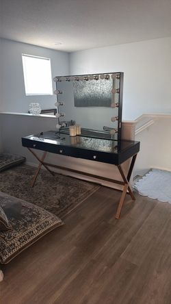 Makeup vanity
