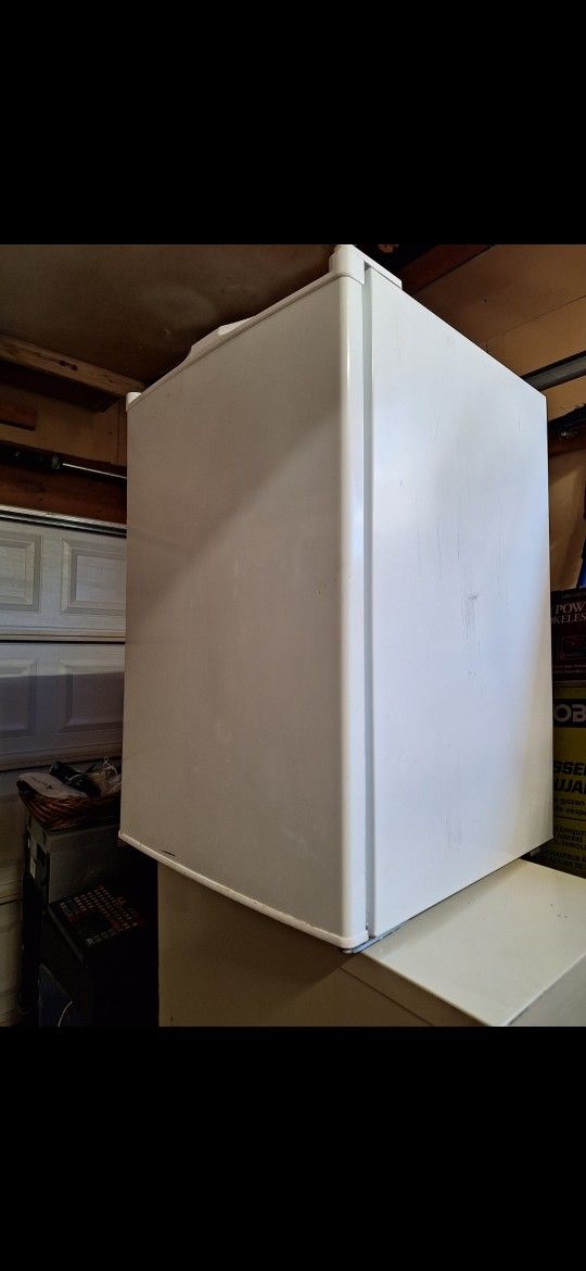 Magic Chef 3.0 cu ft Upright Freezer