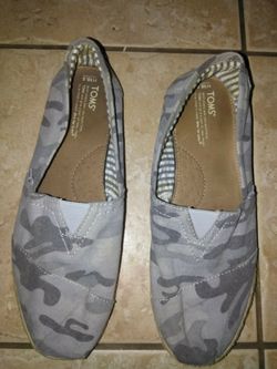 Men's Toms