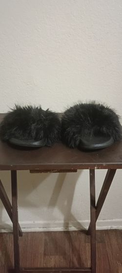 Women's Black Furry Slippers (Size 7)