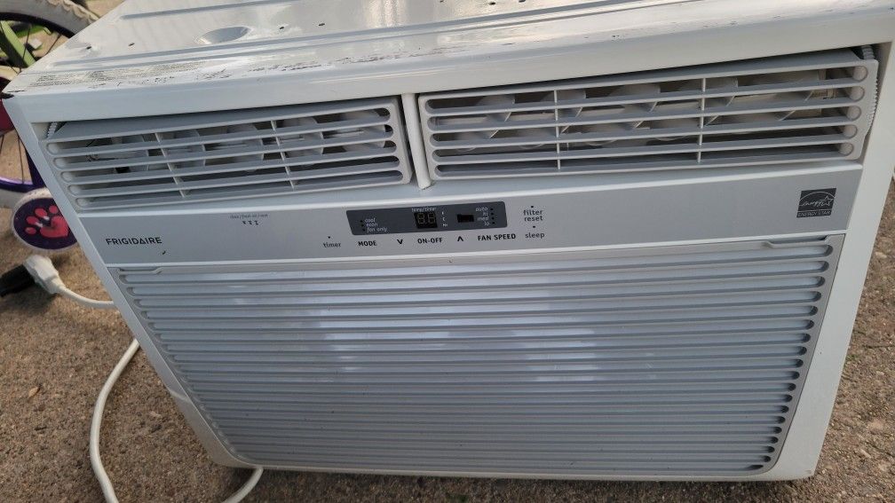 18000 BTU, Frigidaire AC