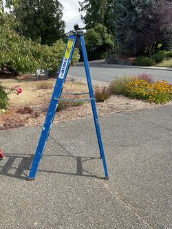 Ladder - Keller 6ft / 225 lbs Fiberglass Ladder