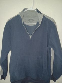 Cute, warm, and soft sweatshirt. Perfect for this cold weather.