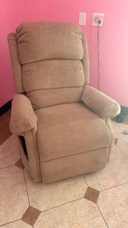 Power lift recliner