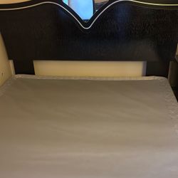 Bed set with a spring box used