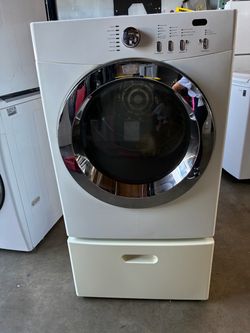 Frigidaire Gas dryer with pedestal