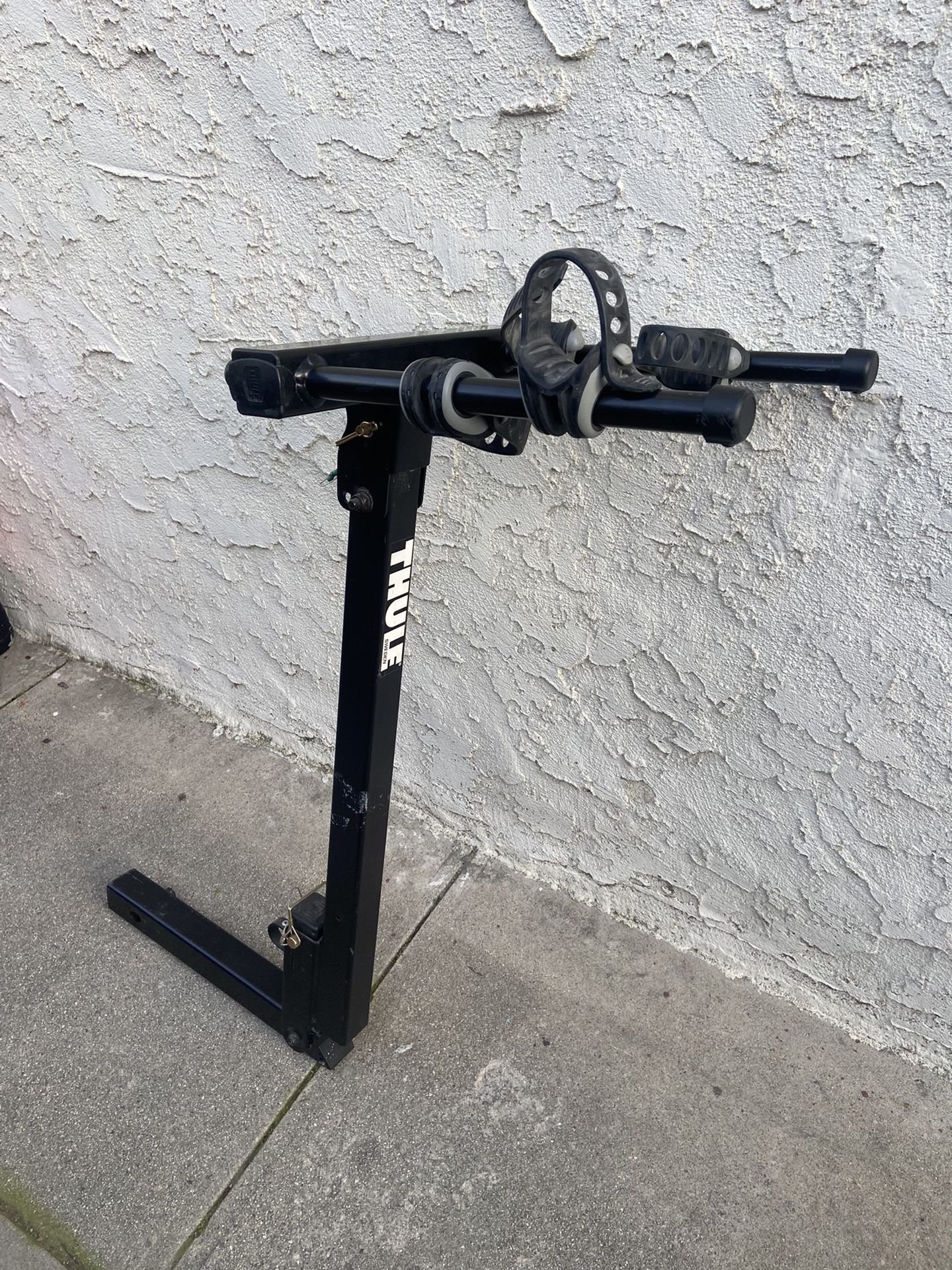 THULE 2 Bike BIKE RACK - Hitch Mount - for 2 bikes