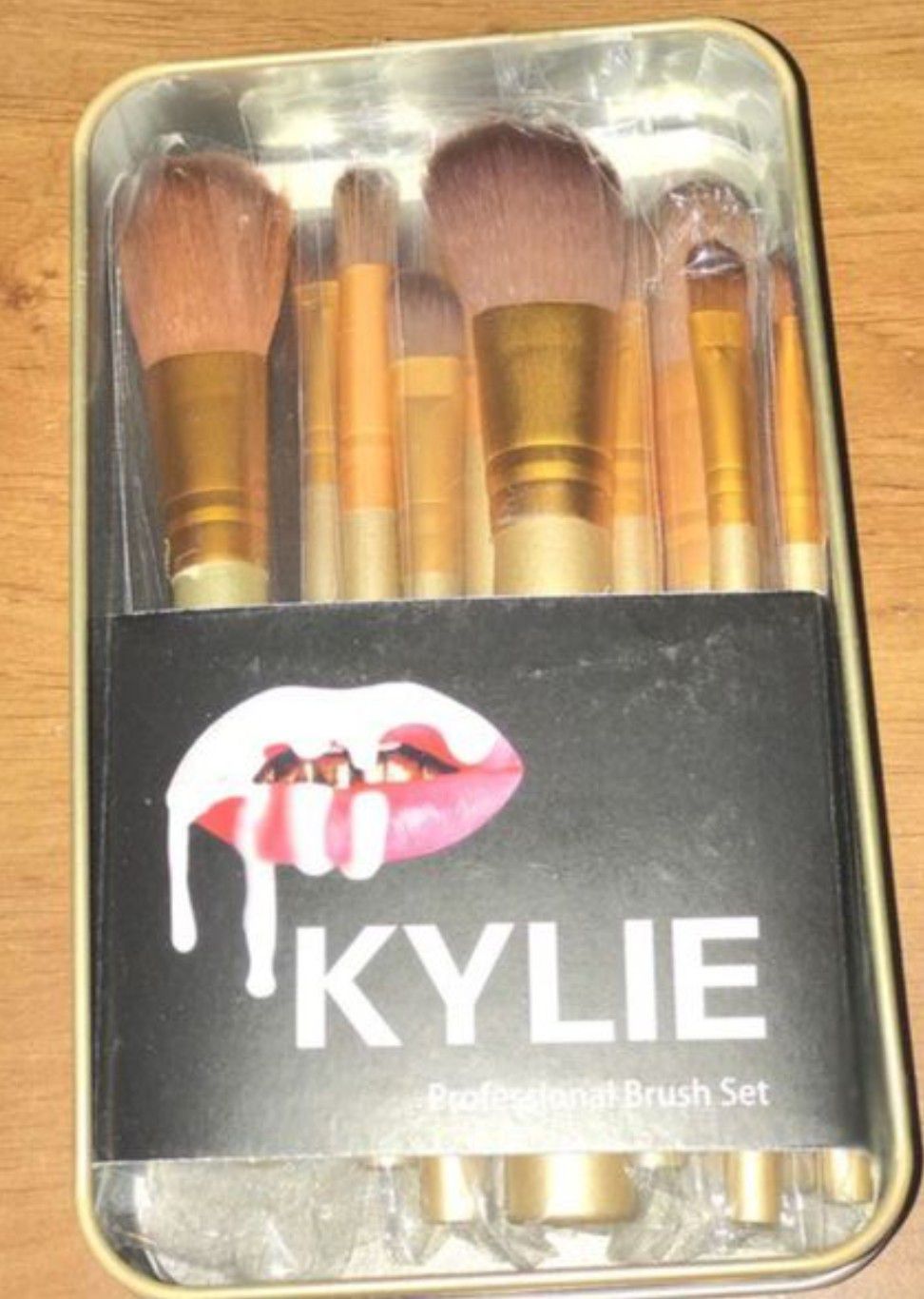 Kylie makeup brush set 12 Brushes total and a matching case