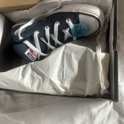 Converse Kids size 6