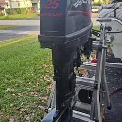 Mercury 25hp Tiller Outboard Motor In Excellent Condition 