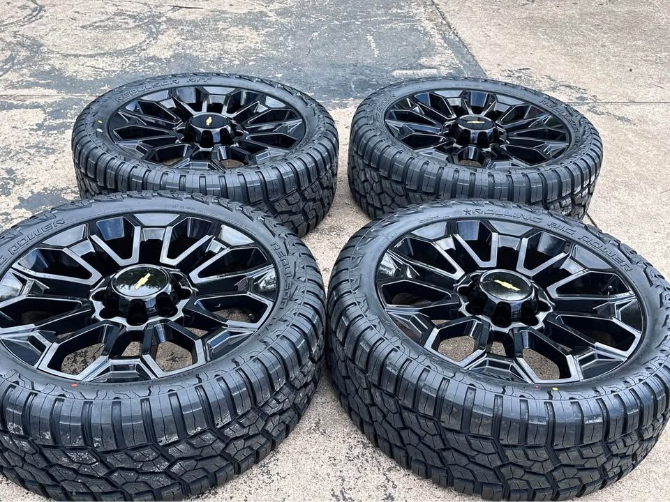 22 inch wheels for chevy 2500 hd for Sale in Crosby, TX - OfferUp