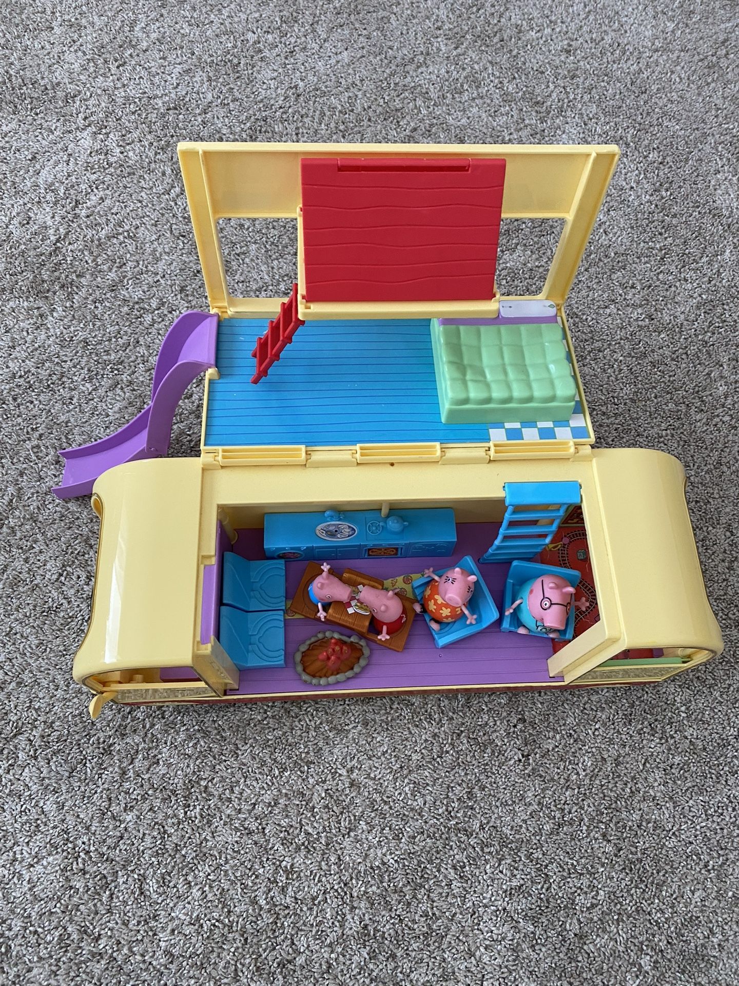 Peppa pig’s Transforming Campervan Playset Toy 