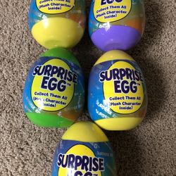 5 Surprise Eggs With Plush Character Inside.