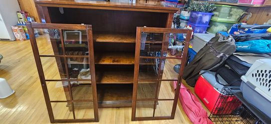 Book case/hutch.