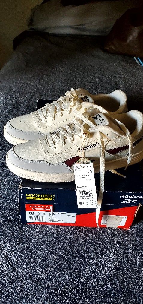 MEMORY FOAM REEBOK. PLEASE READ DESCRIPTION BOX