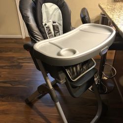 Graco DuoDiner LX High Chair, Converts to Dining Booster Seat, Metropolis