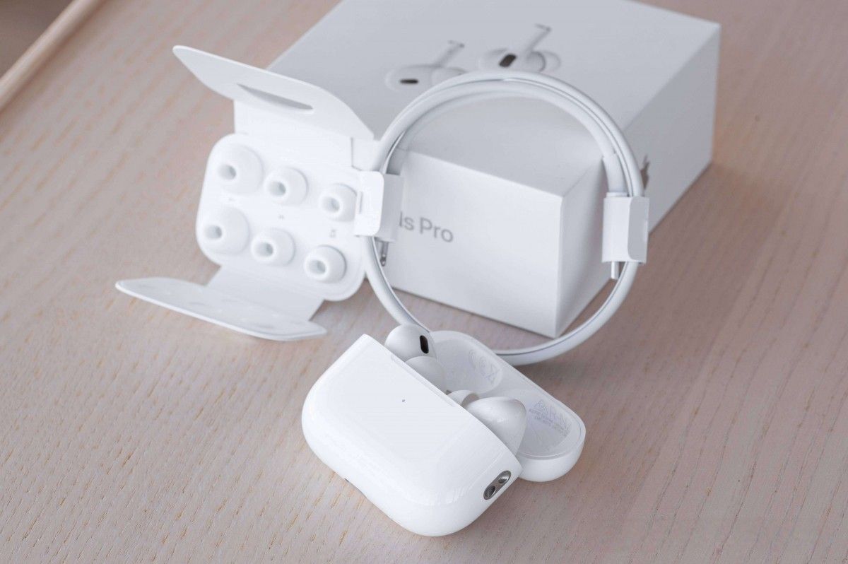 Airpods Pro 2nd Generation With MagSafe Wireless Charging Case USB-C