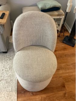Spinning esk chair