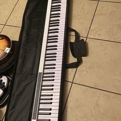 Sonart Electric Piano Keyboard With Carrying Case