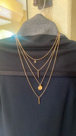 Women’s gold tone fashion necklace