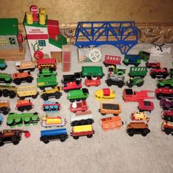 Thomas the Tank Engine 53 vehicles+Buildings+box+94 tracks+bridge