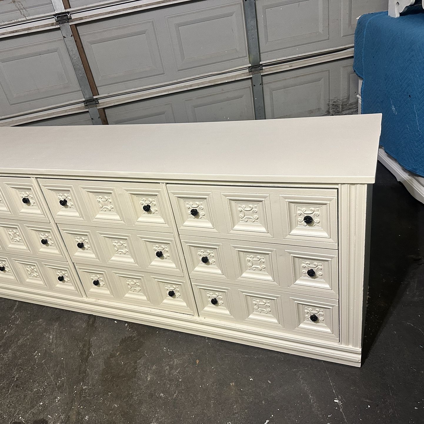 9 Drawers Vintage Dresser $250