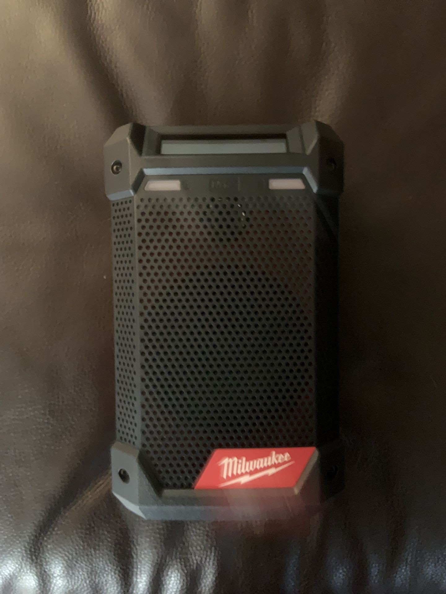 Milwaukee M12 Radio/charger