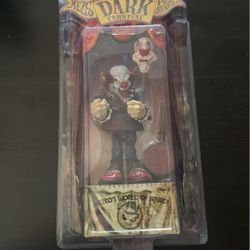 Mezco Dark Carnival Cadaver The Clown Figure