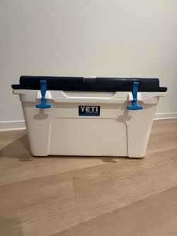 Yeti Tundra 45 Cooler - White / Blue