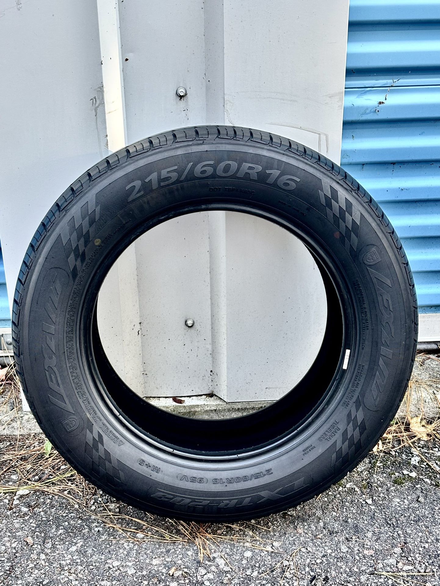 1 Used Tire Lexani LXTR-203 215/60R16 About 80% Tread