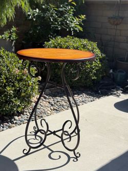Great little pub table - needs work