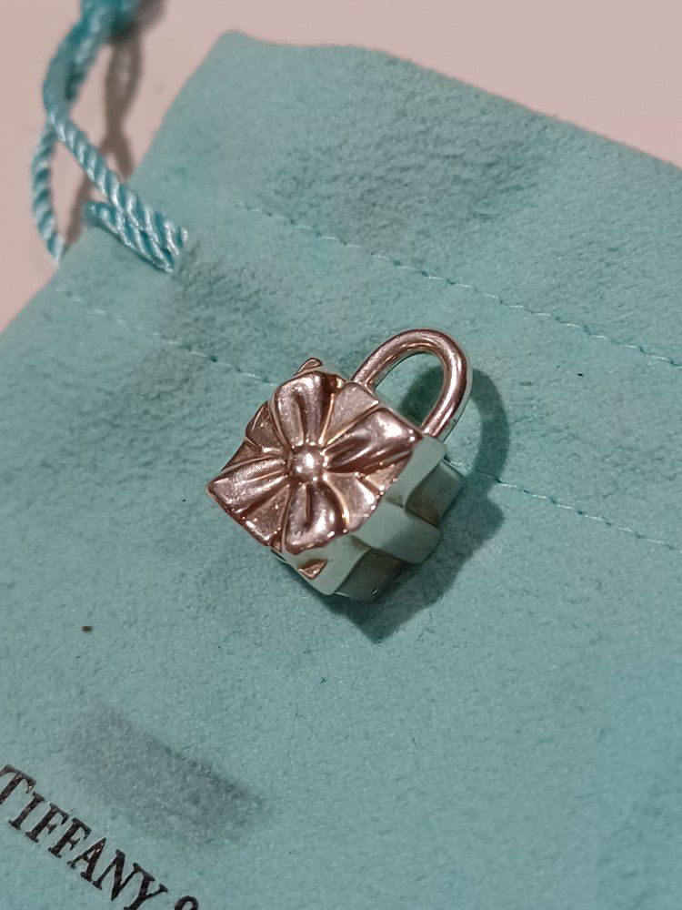 Tiffany &Co. Present Charm 