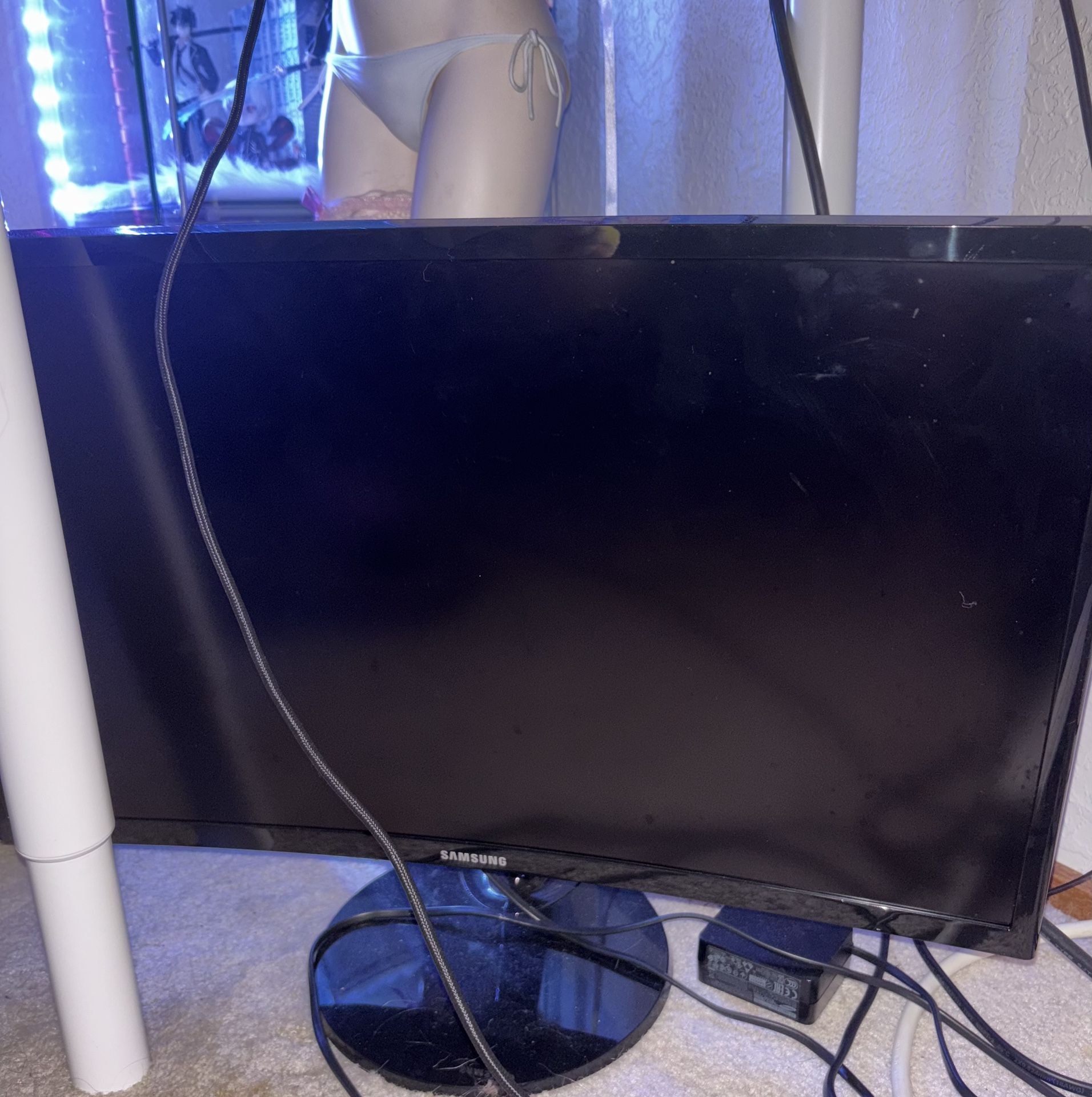 SAMSUNG 24 inch curved gaming monitor 1080p