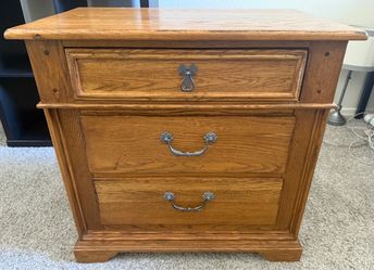 Oak Wood 3-Drawer Nightstand