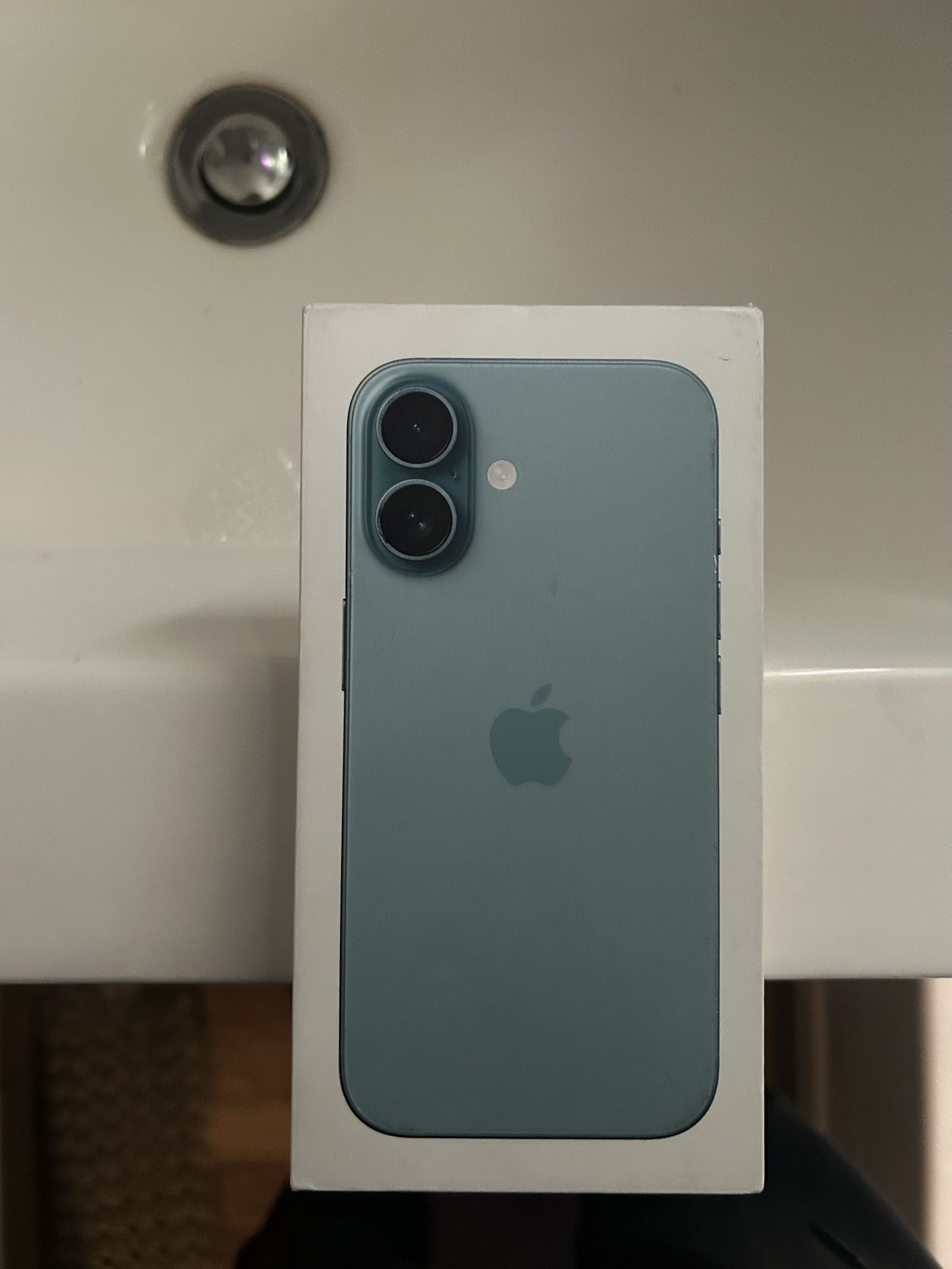 iPhone 16