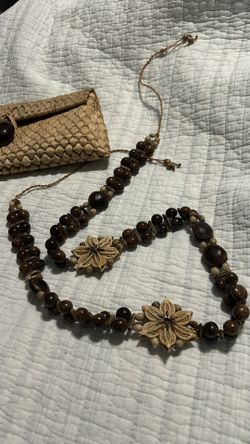 Handbag And Necklace 