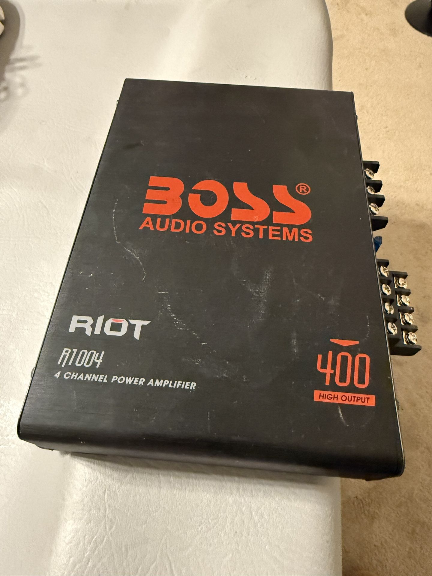 Boss 400 watt 4 channel amplifier