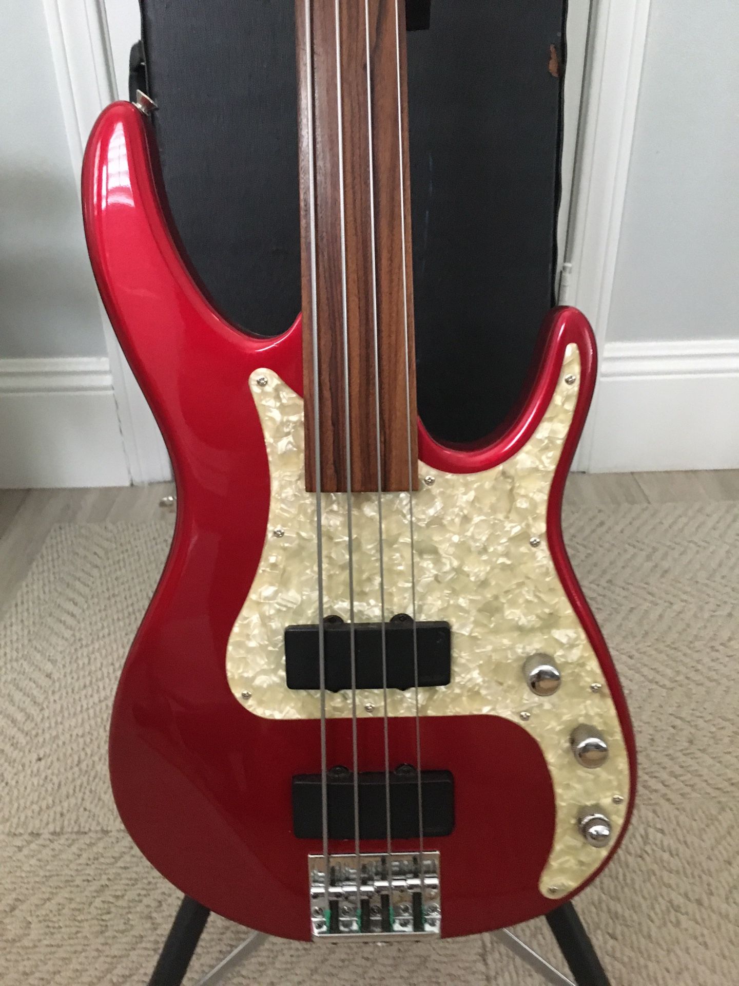 Peavey Axcelerator Fretless USA