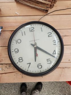 General Electric Vintage Wall Clock, Classic Design