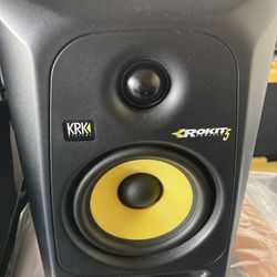 DJ Equipment: Studio Monitor Bundle