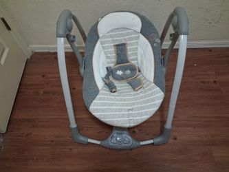 Batterie operated baby swing