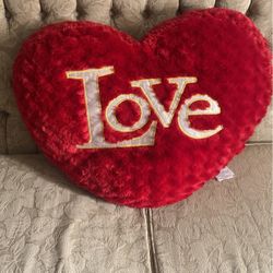 Pillow  Love  ❤️ Grande $8.00