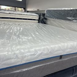 KING SIZE TEMPURPEDIC CLOUD ELITE MATTRESS & BOX SPRINGS BED SET