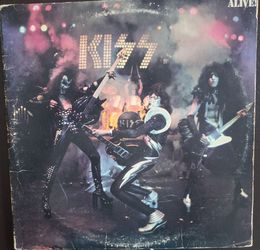 KISS Alive! 1975 2LP Gatefold Bogart Casablanca NBLP 7020  with 8 Pg Bklt~EX/VG+