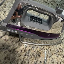 Shark Iron Auto Steam Professional Electronic Iron 