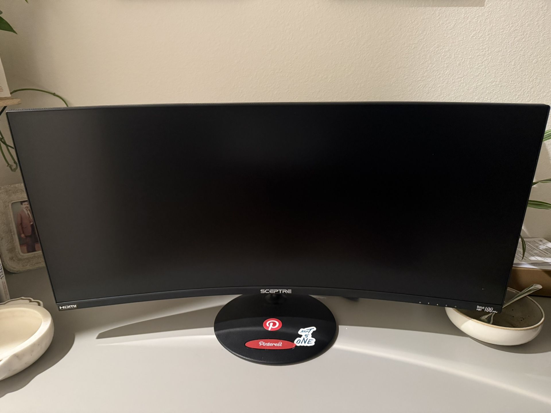 34 Inch UHD wide Curve Monitor