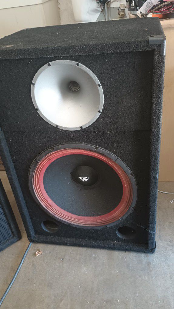 Pair Of Cerwin Vega Speakers V 152 15 Inch Two Way Speakers 450 Watts At 8 Ohms
